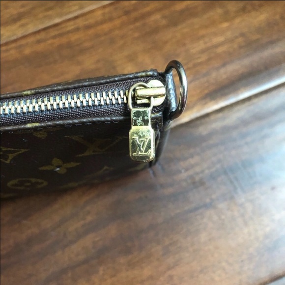 Louis Vuitton POCHETTE ACCESSOIRES - Picture 9 of 12